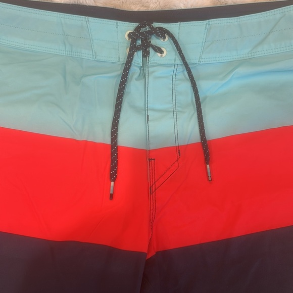 Nwot. Men’s Billabong swim trunks - Picture 2 of 9